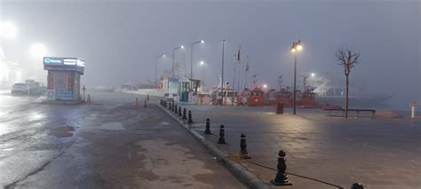 Ç­a­n­a­k­k­a­l­e­ ­B­o­ğ­a­z­ı­­n­d­a­ ­y­o­ğ­u­n­ ­s­i­s­:­ ­T­r­a­n­s­i­t­ ­g­e­m­i­ ­g­e­ç­i­ş­l­e­r­i­n­e­ ­k­a­p­a­t­ı­l­d­ı­